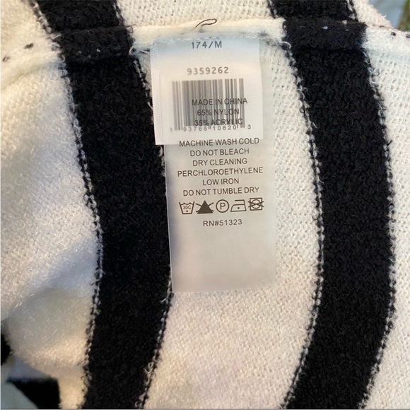 Vince Camuto Striped Turtleneck Sweater size medium - Picture 8 of 8